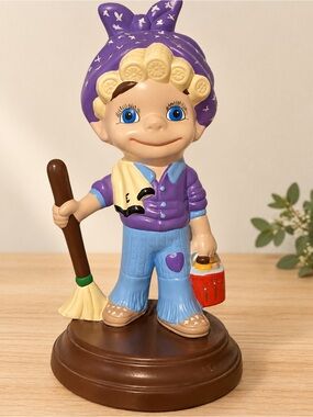 Atlantic Mold Ceramic Cleaning Lady Figurine – Hand-Painted
